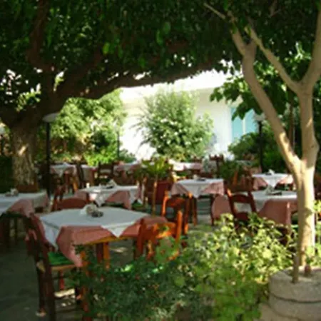 Julia * Rethymno