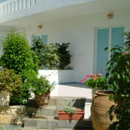 Julia * Rethymno