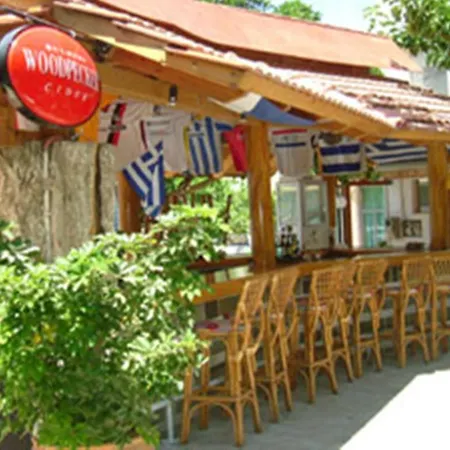 Julia Rethymno